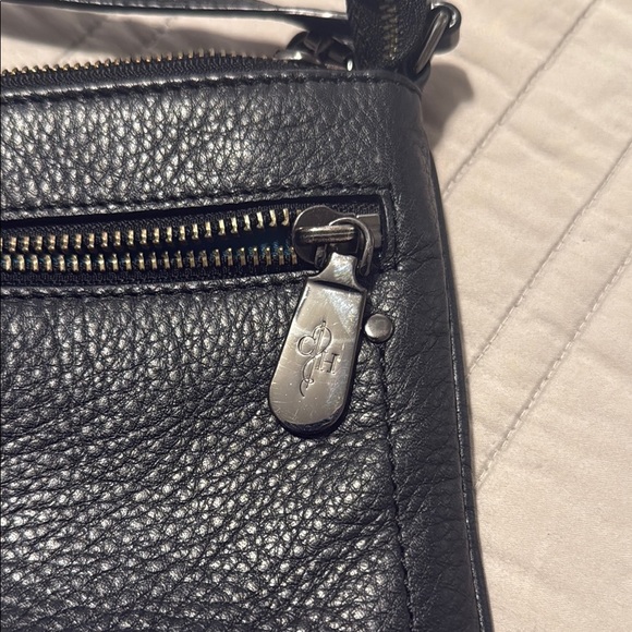 Minimalist Black Leather Crossbody Bag with Adjustable Strap - Picture 6 of 6